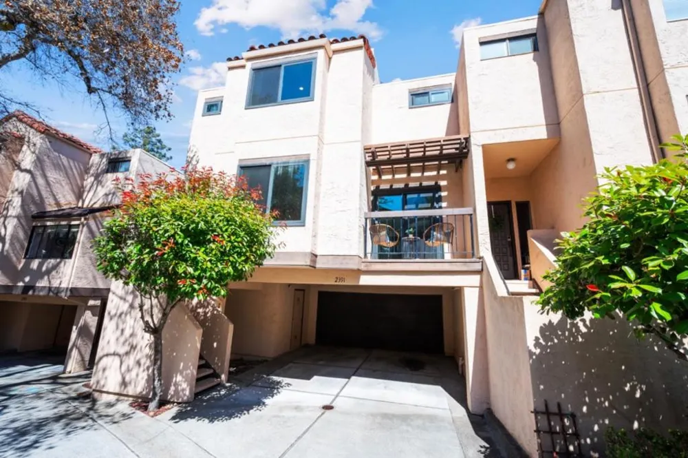 2391 Lyall Way Belmont, CA 94002