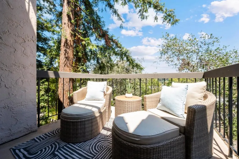 2391 Lyall Way Belmont, CA 94002