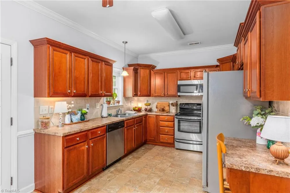 6604 Springfield Village Lane Clemmons, NC 27012