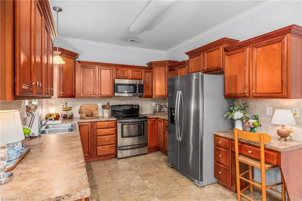 6604 Springfield Village Lane Clemmons, NC 27012