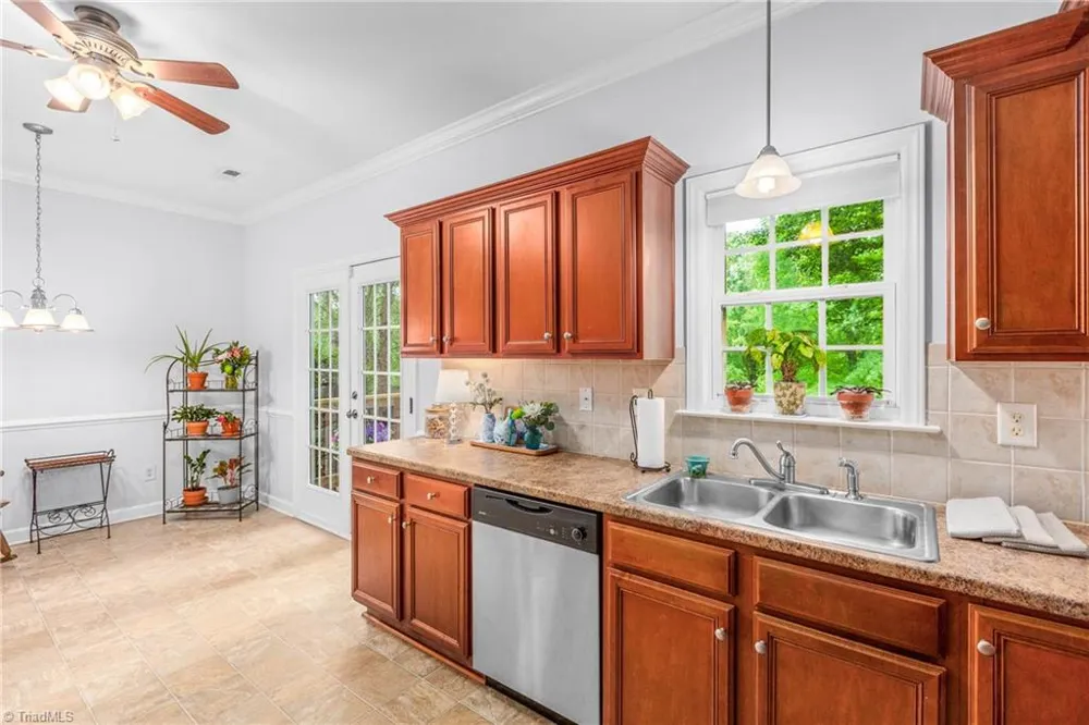 6604 Springfield Village Lane Clemmons, NC 27012