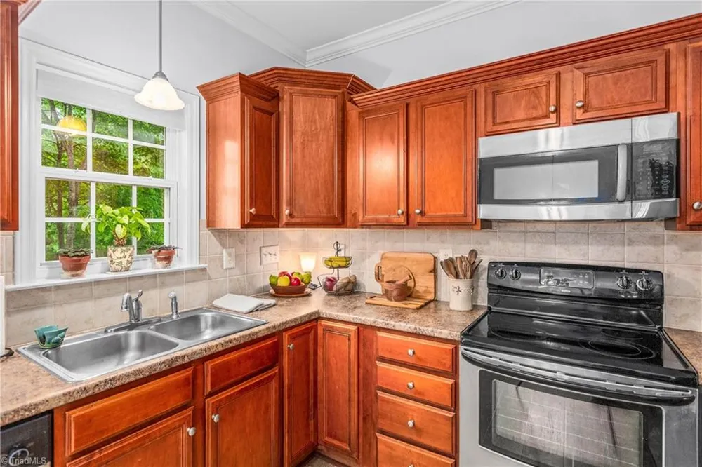 6604 Springfield Village Lane Clemmons, NC 27012