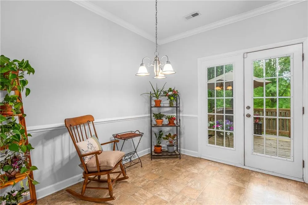 6604 Springfield Village Lane Clemmons, NC 27012