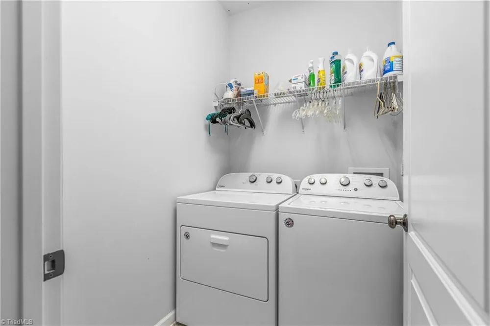 6604 Springfield Village Lane Clemmons, NC 27012