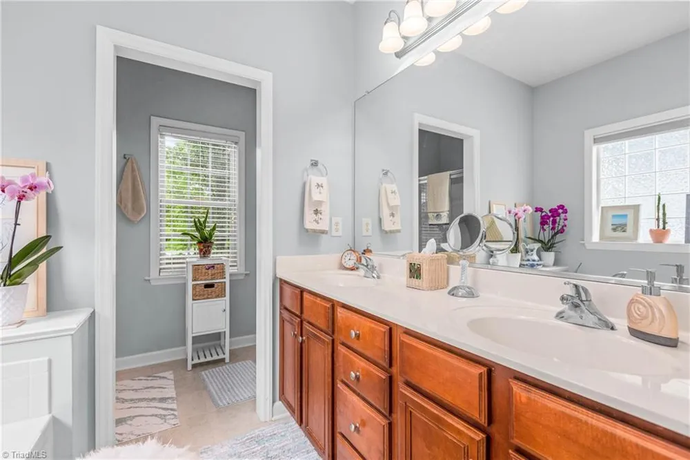 6604 Springfield Village Lane Clemmons, NC 27012