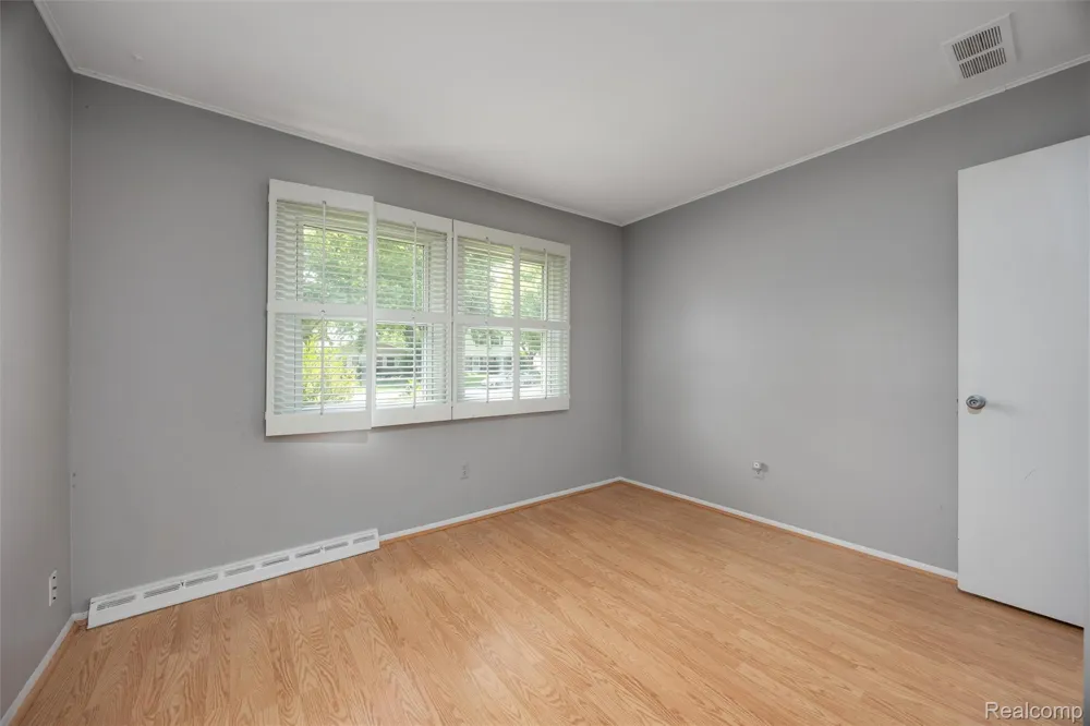 4942 Butler Drive Troy City, MI 48085