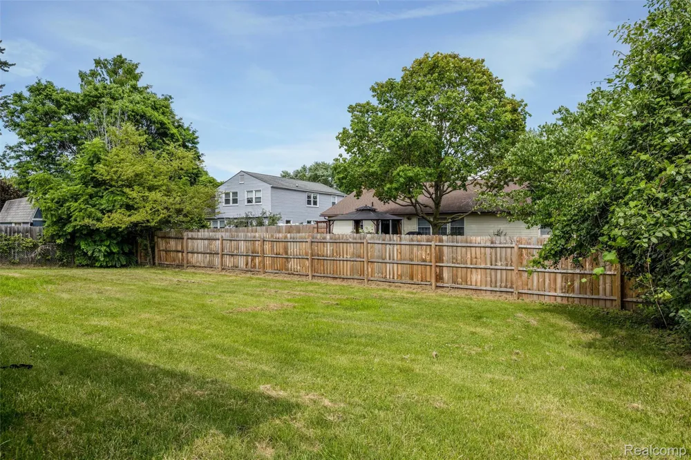 4942 Butler Drive Troy City, MI 48085