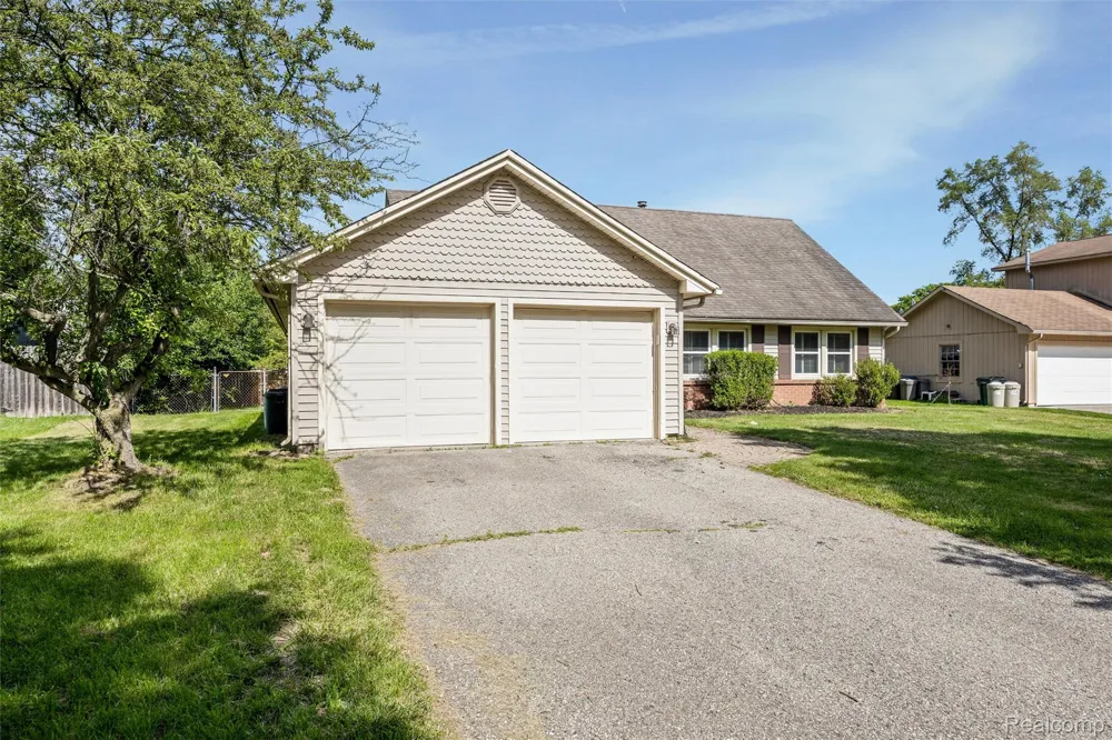 4942 Butler Drive Troy City, MI 48085