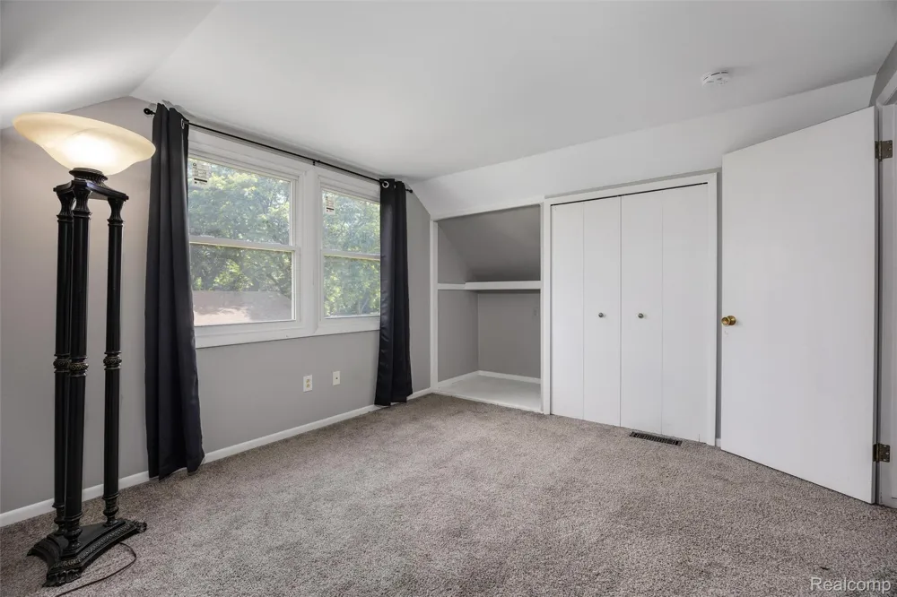 4942 Butler Drive Troy City, MI 48085