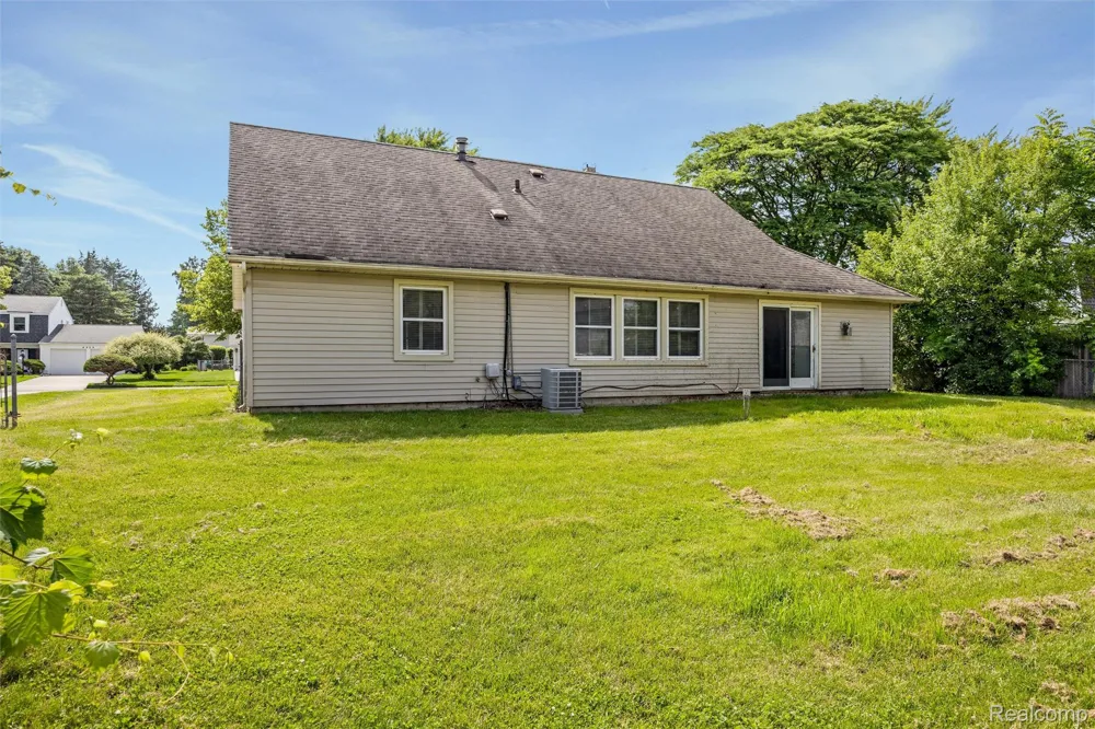 4942 Butler Drive Troy City, MI 48085