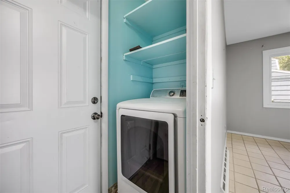 4942 Butler Drive Troy City, MI 48085
