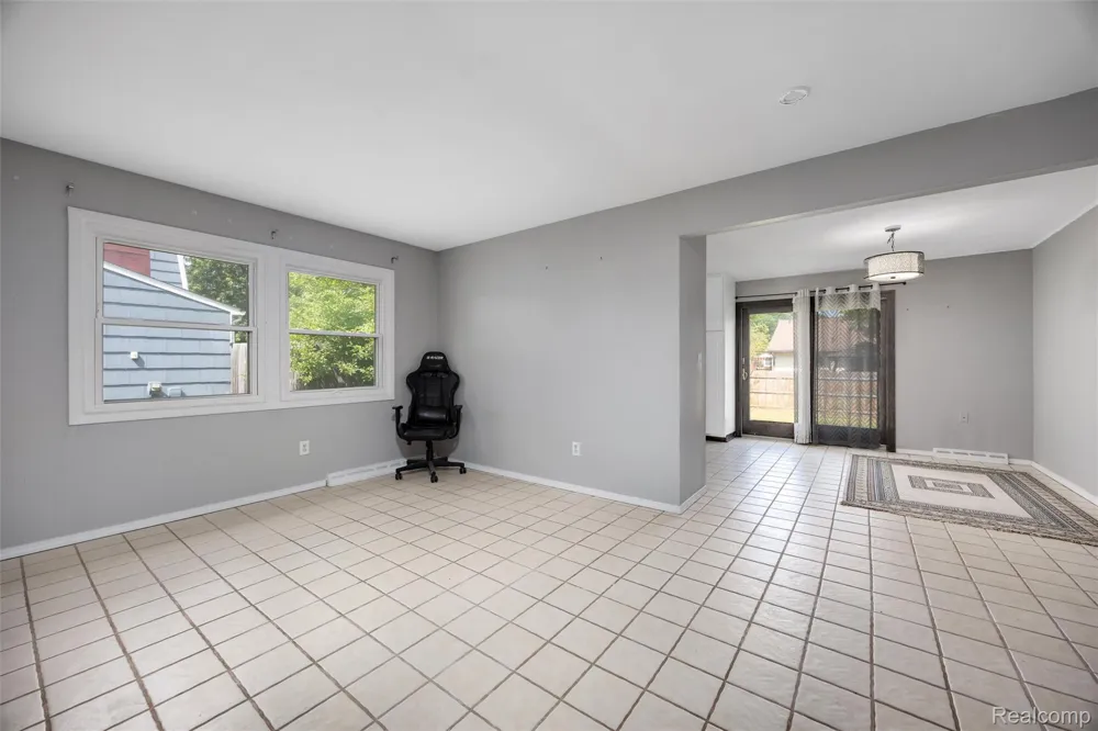 4942 Butler Drive Troy City, MI 48085
