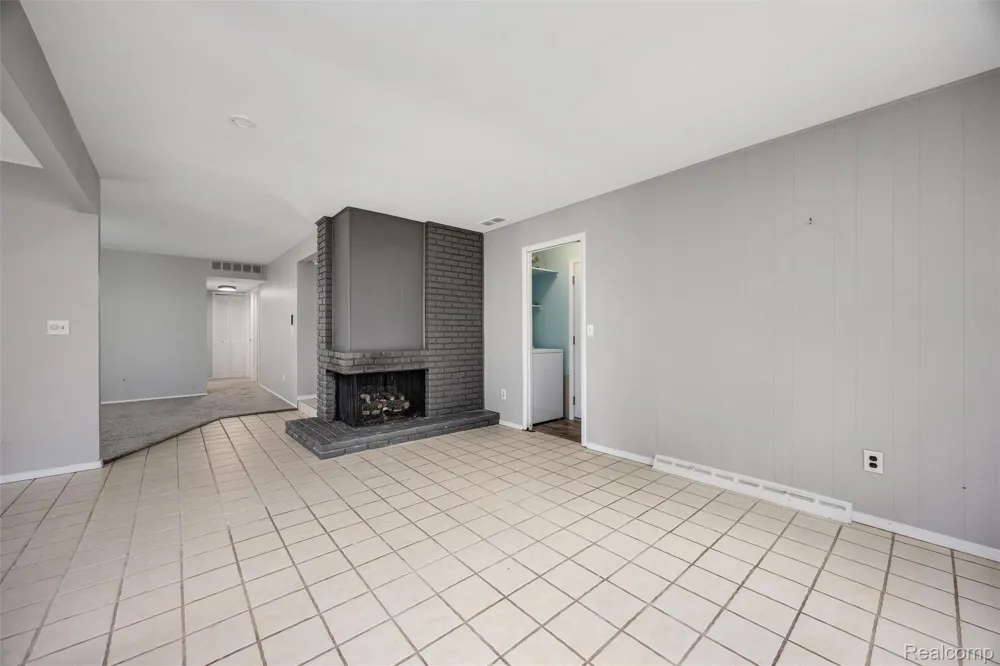 4942 Butler Drive Troy City, MI 48085