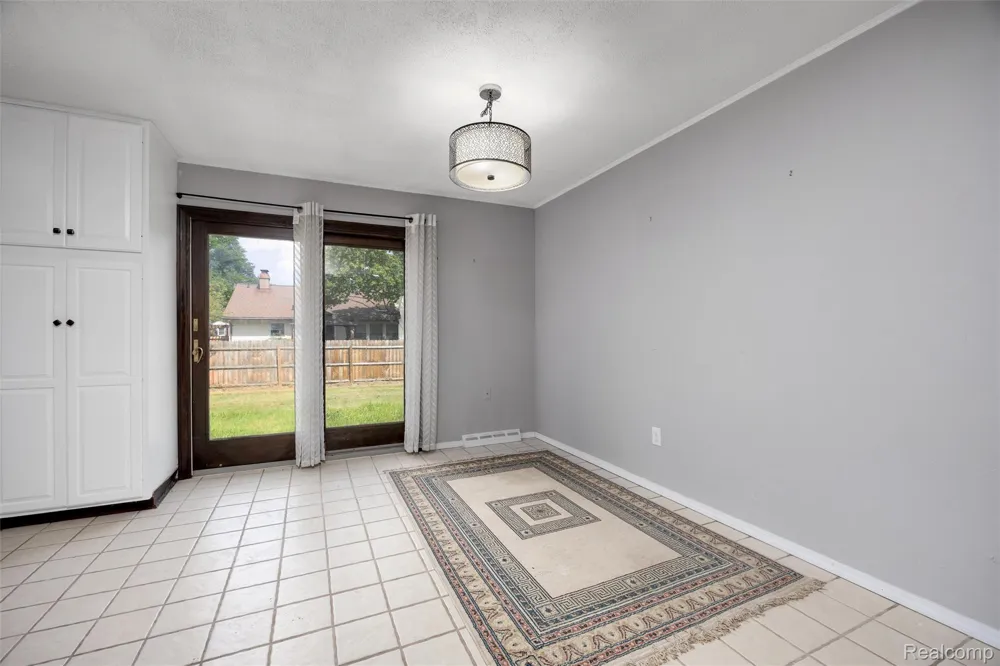 4942 Butler Drive Troy City, MI 48085