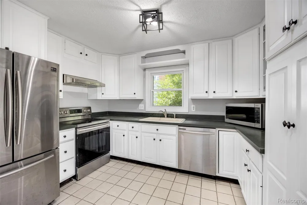 4942 Butler Drive Troy City, MI 48085