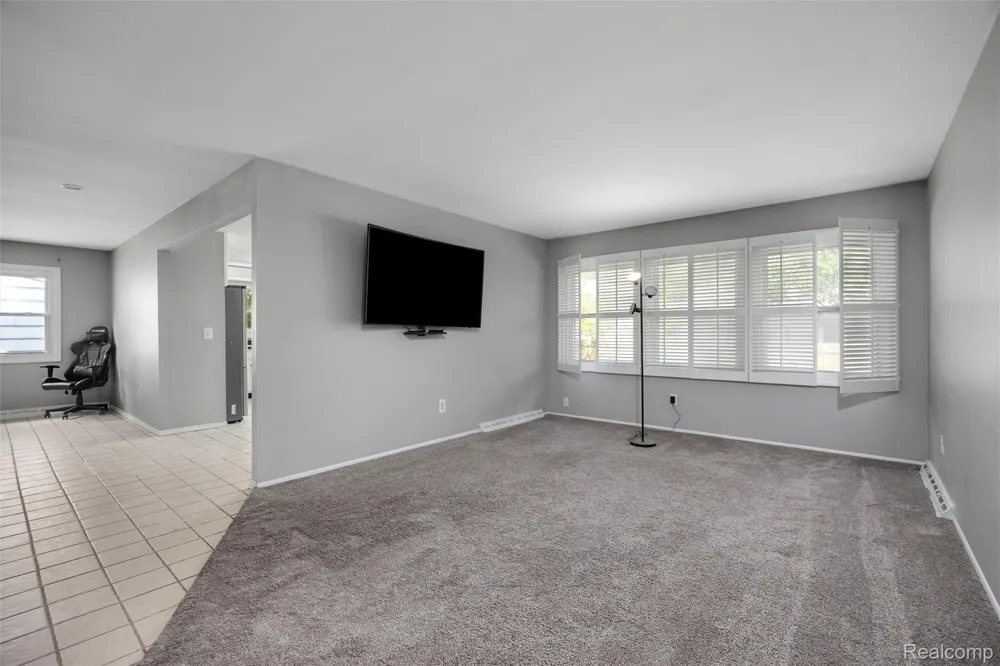 4942 Butler Drive Troy City, MI 48085