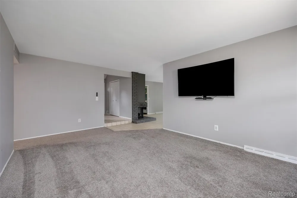 4942 Butler Drive Troy City, MI 48085