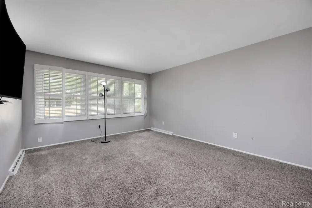 4942 Butler Drive Troy City, MI 48085