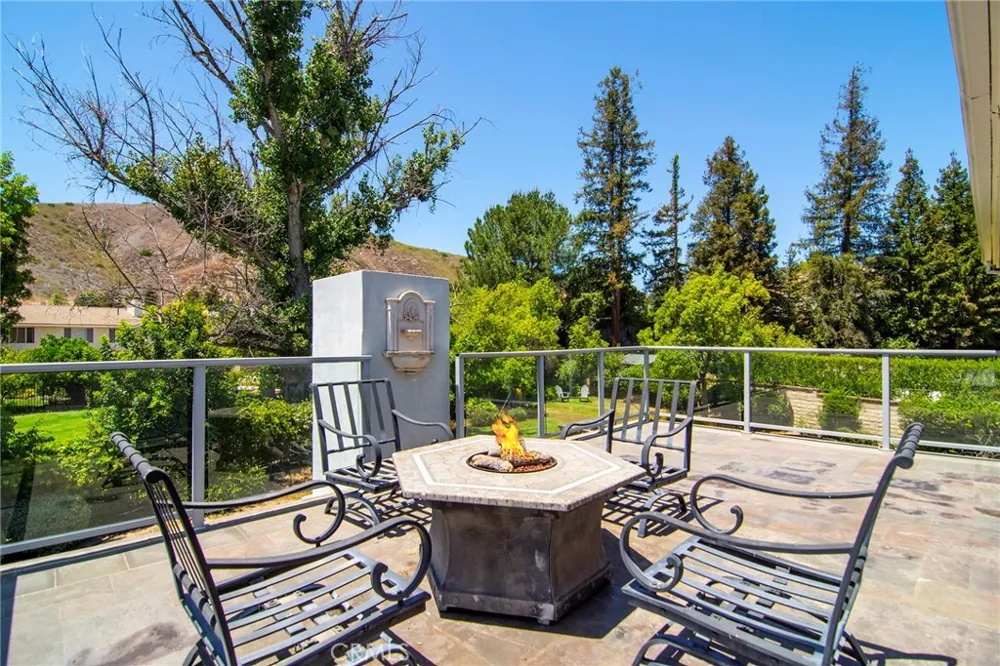 29450 Cambridge Court Agoura Hills, CA 91301