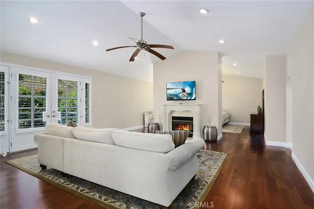 29450 Cambridge Court Agoura Hills, CA 91301