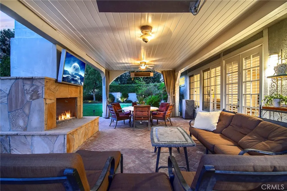 29450 Cambridge Court Agoura Hills, CA 91301