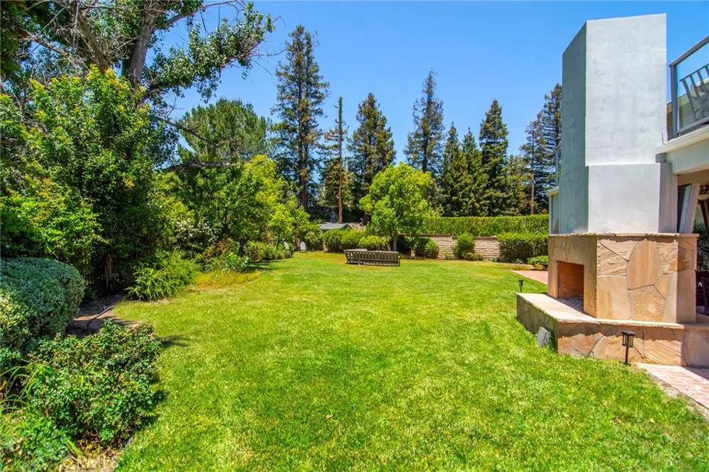 29450 Cambridge Court Agoura Hills, CA 91301