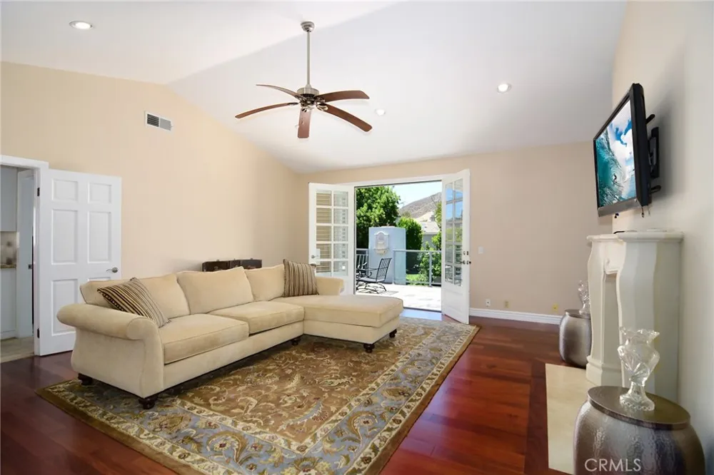 29450 Cambridge Court Agoura Hills, CA 91301
