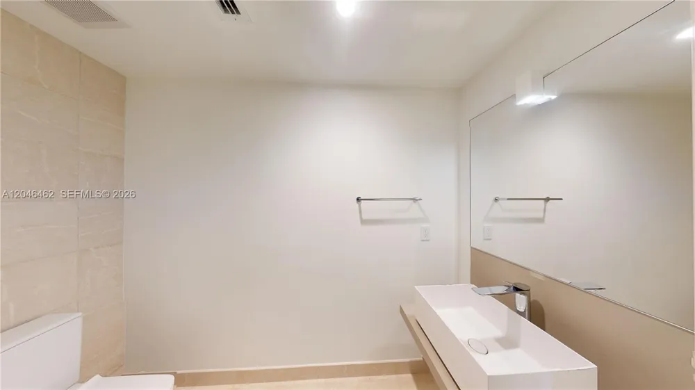 1000 Brickell Plaza #3915 Miami, FL 33131
