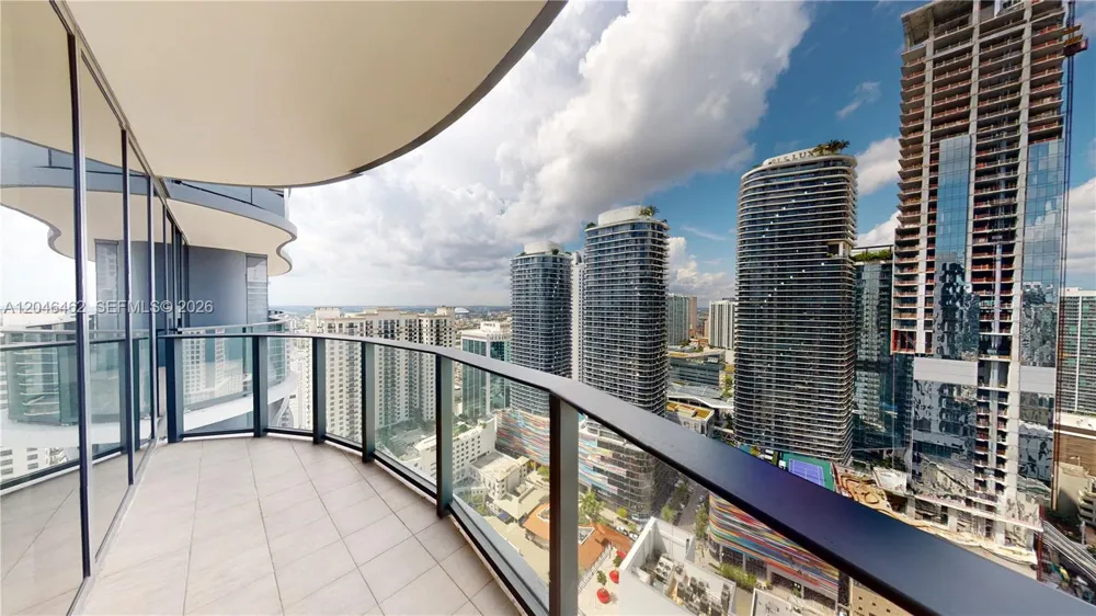 1000 Brickell Plaza #3915 Miami, FL 33131