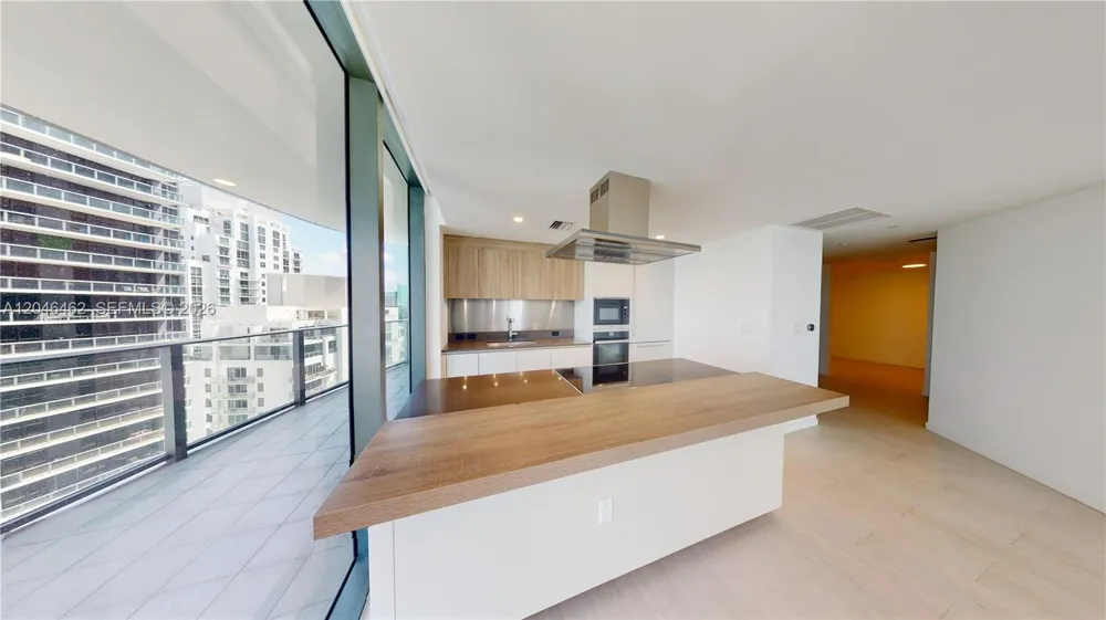 1000 Brickell Plaza #3915 Miami, FL 33131