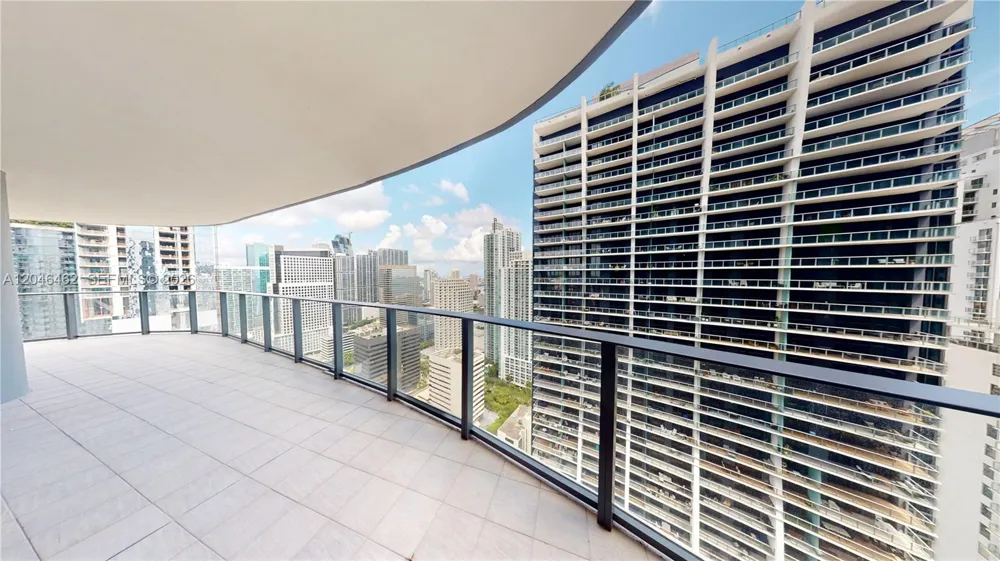 1000 Brickell Plaza #3915 Miami, FL 33131
