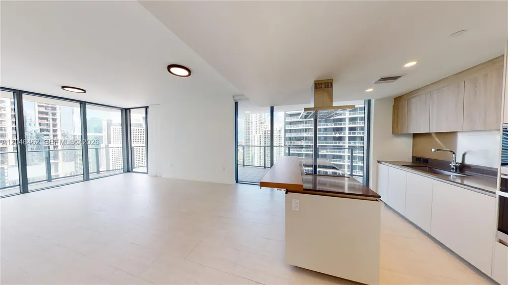 1000 Brickell Plaza #3915 Miami, FL 33131
