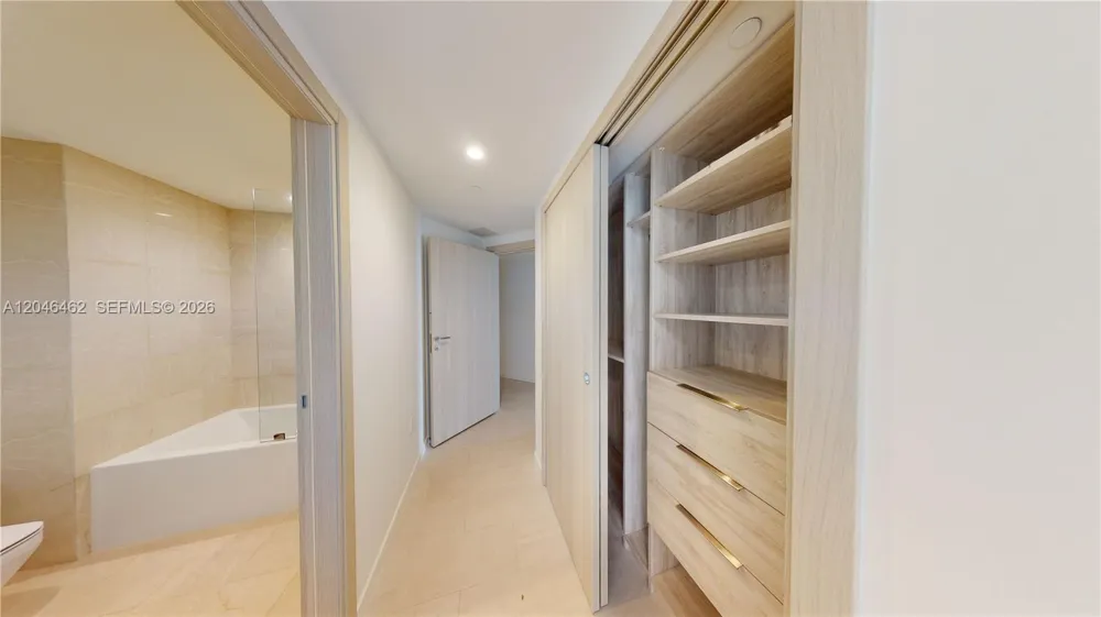 1000 Brickell Plaza #3915 Miami, FL 33131
