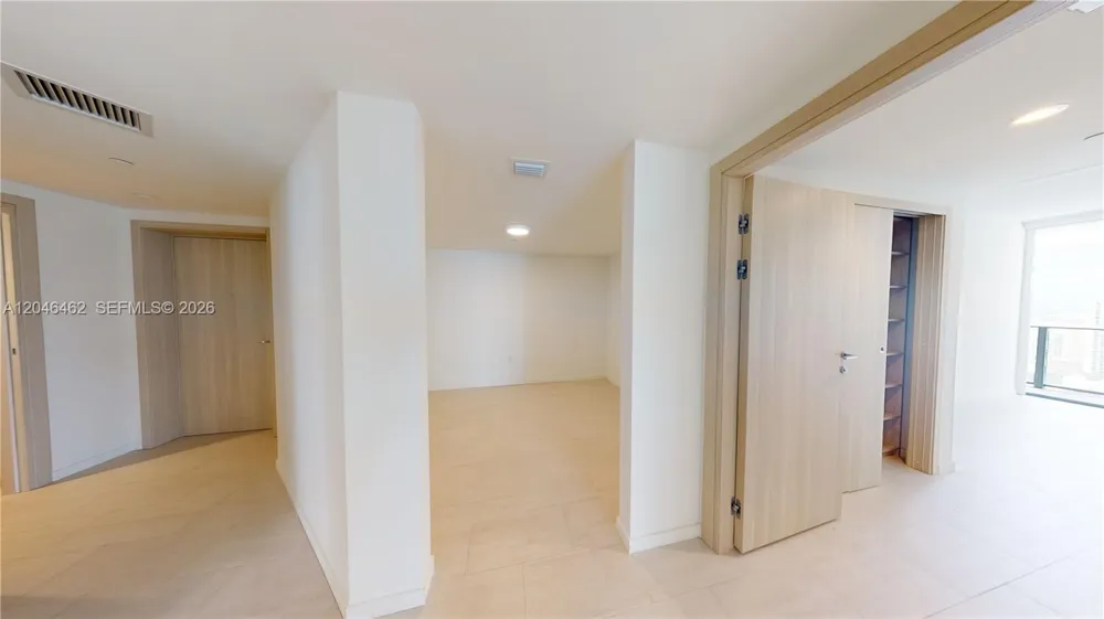 1000 Brickell Plaza #3915 Miami, FL 33131