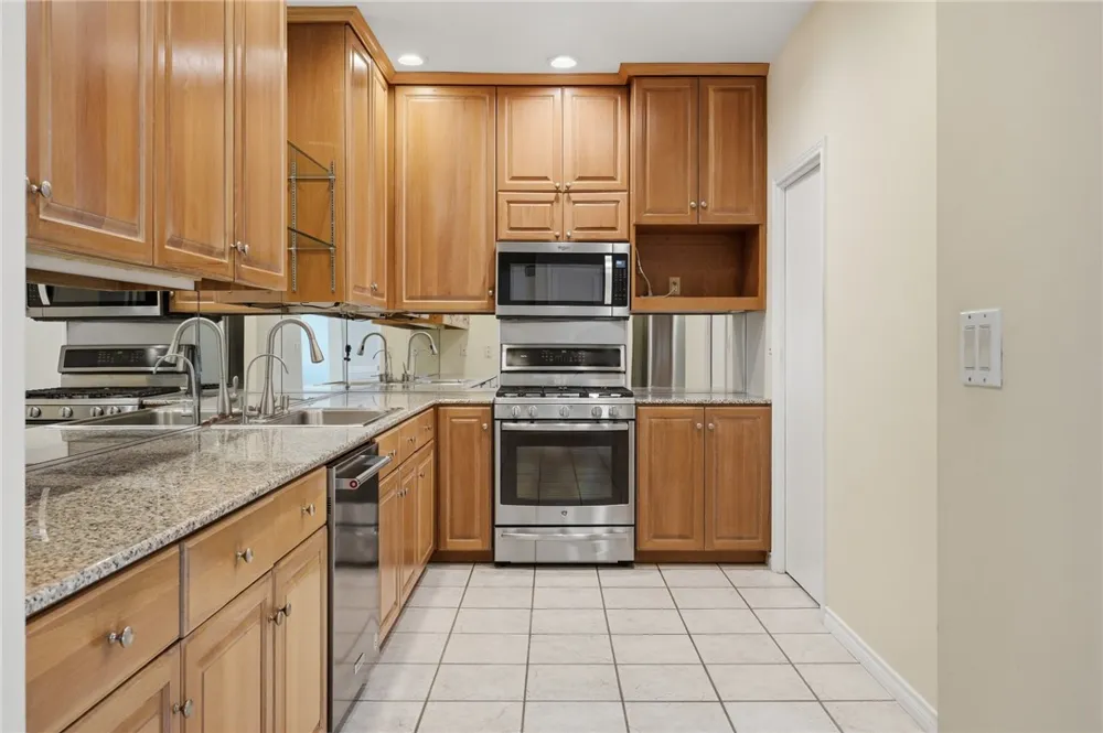 2513 Turkey Neck Cir Rockport, TX 78382
