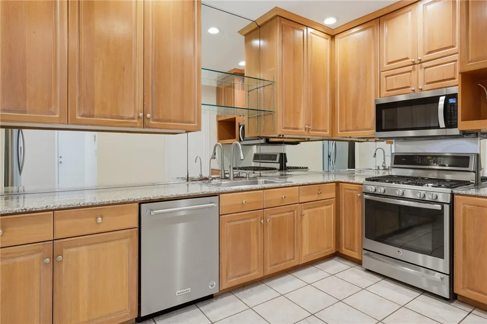 2513 Turkey Neck Cir Rockport, TX 78382