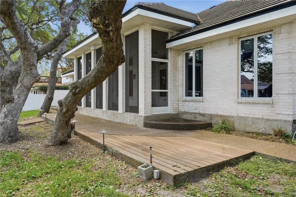 2513 Turkey Neck Cir Rockport, TX 78382