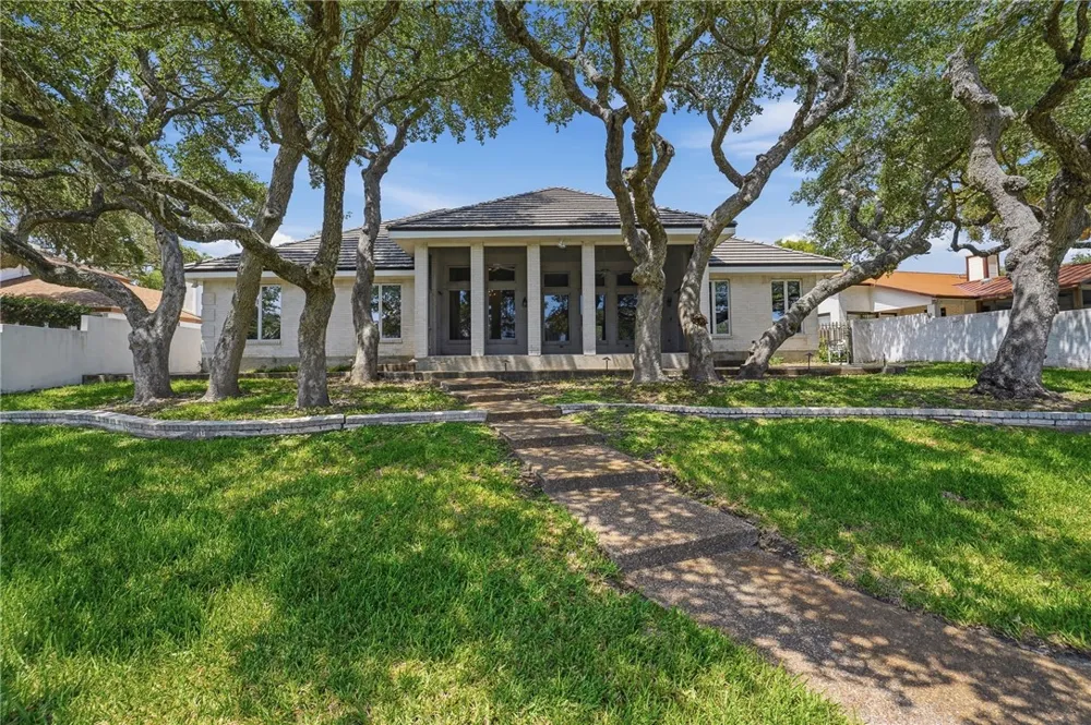 2513 Turkey Neck Cir Rockport, TX 78382