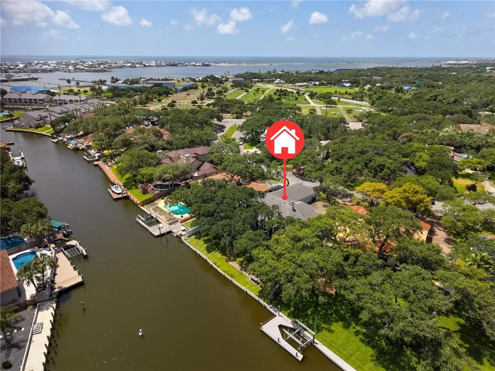 2513 Turkey Neck Cir Rockport, TX 78382