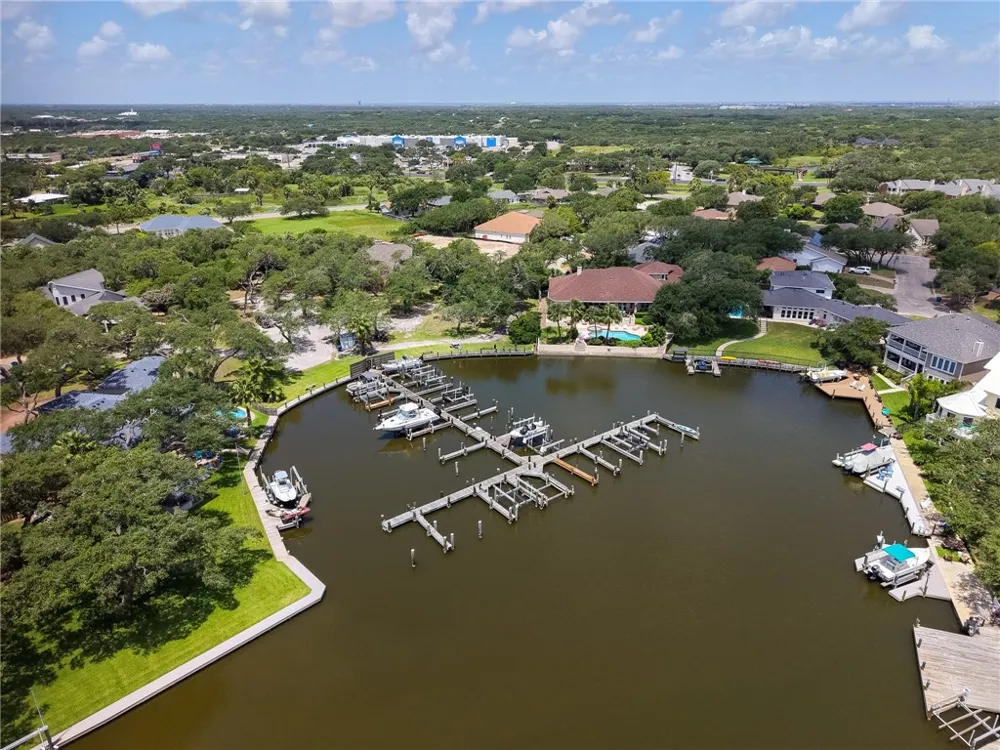 2513 Turkey Neck Cir Rockport, TX 78382
