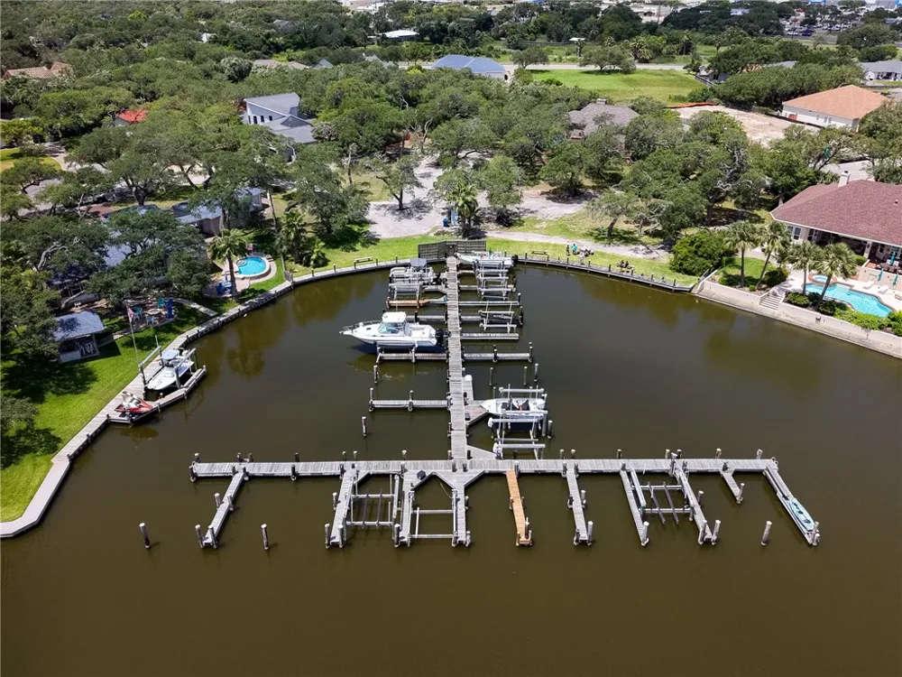 2513 Turkey Neck Cir Rockport, TX 78382