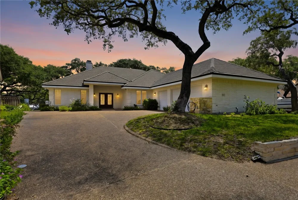 2513 Turkey Neck Cir Rockport, TX 78382