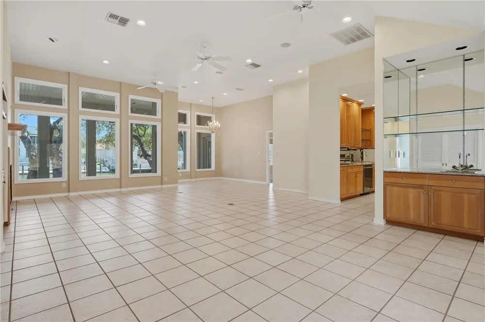 2513 Turkey Neck Cir Rockport, TX 78382