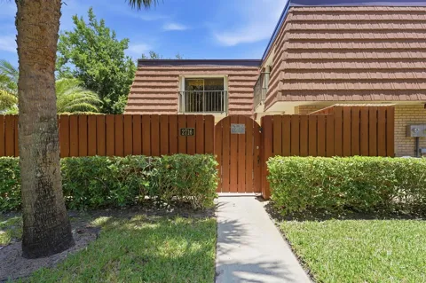2716 27th Court