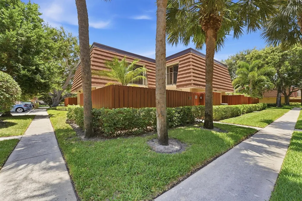 2716 27th Court Jupiter, FL 33477