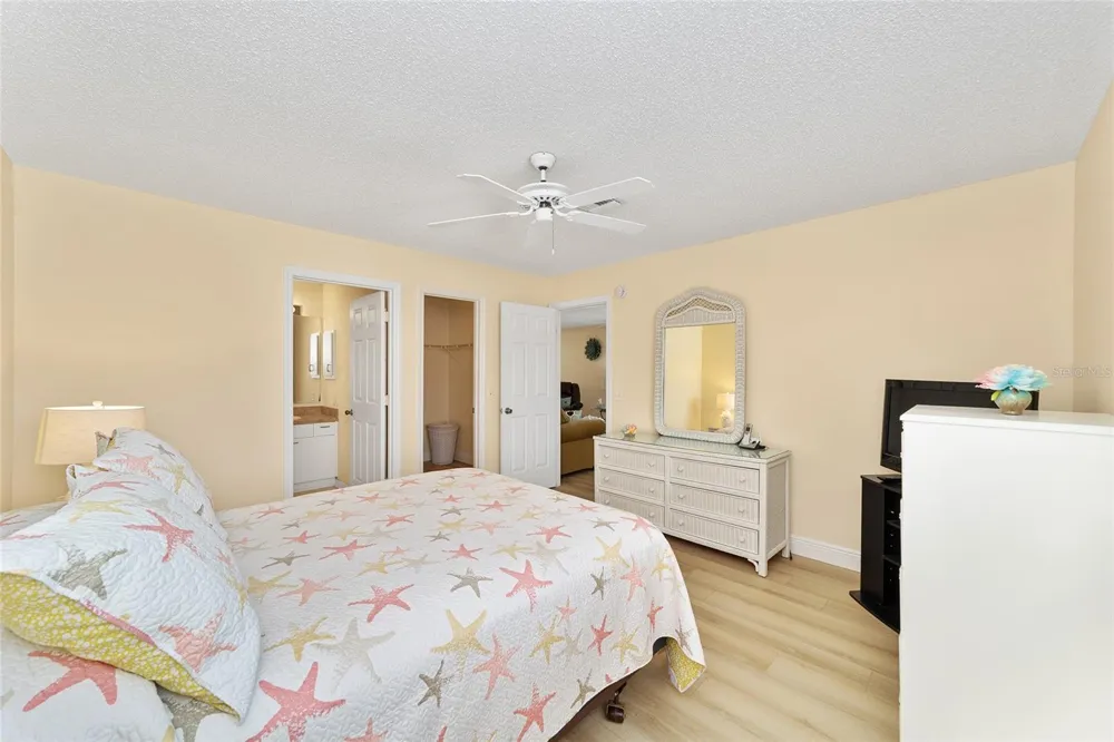 911 MEDIRA DRIVE Lady Lake, FL 32159