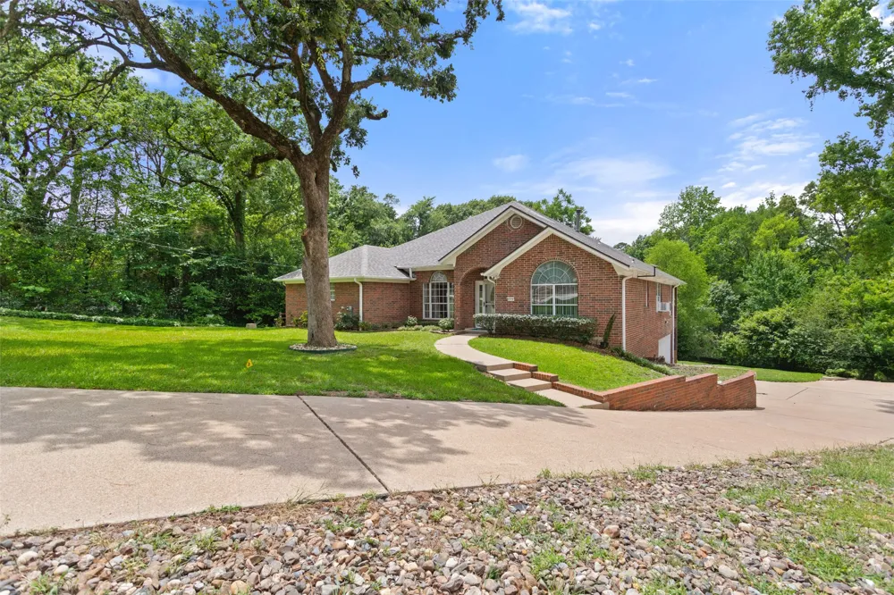 212 E Hideaway Lane Hideaway, TX 75771