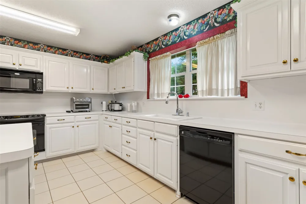 212 E Hideaway Lane Hideaway, TX 75771