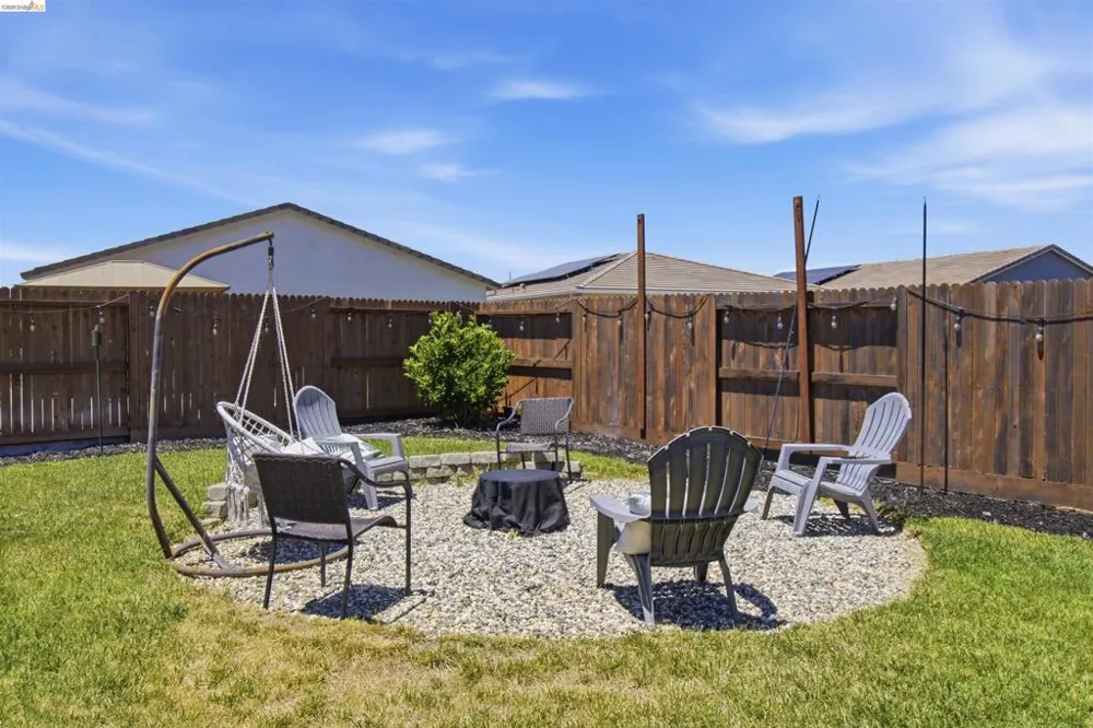 782 Silver Creek Cir Plumas Lake, CA 95961