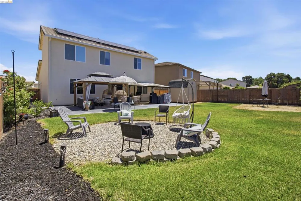 782 Silver Creek Cir Plumas Lake, CA 95961